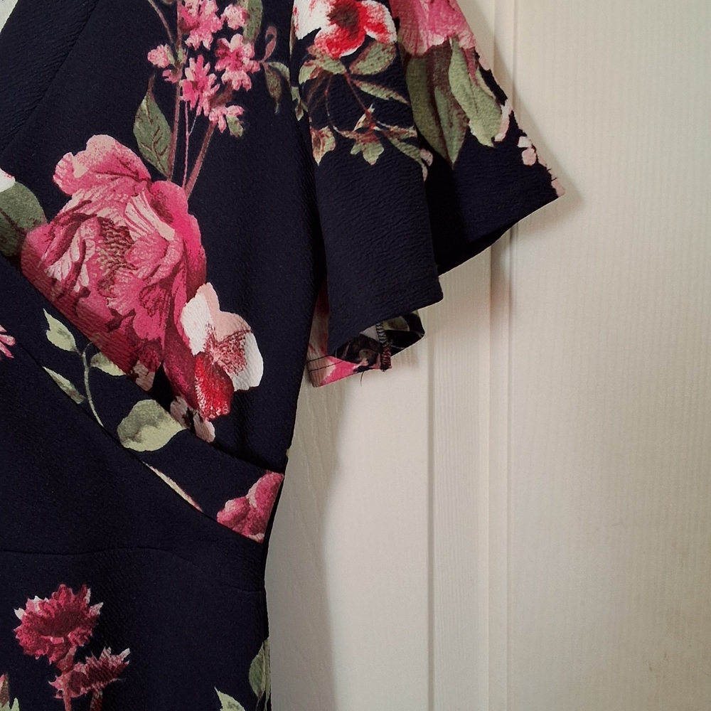 Dress - Picture 4 of 4